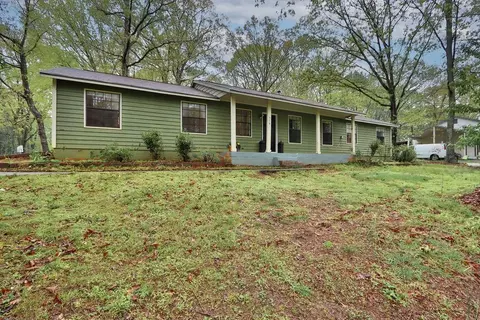 516 Whistlestop Dr, Woodstock, GA 30189