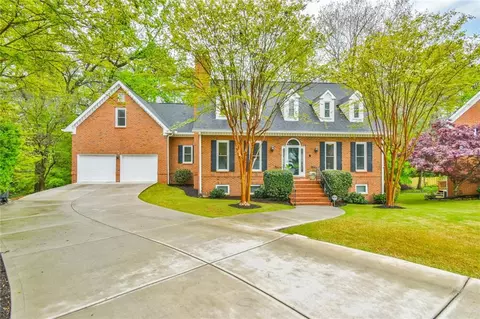 614 Fairway Ct, Marietta, GA 30068