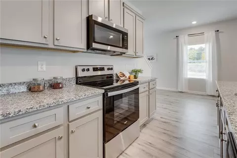 Kitchen - 159 Belldown Ct, Mcdonough, GA 30253 photo 5 of 6