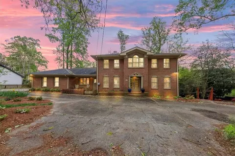 520 Glen Eagles Cir SE, Marietta, GA 30067