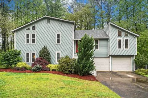 417 Creekside Ln, Woodstock, GA 30188