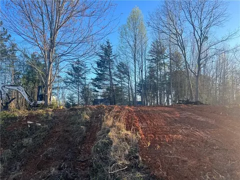 515 Day Star Ln, Mount Airy, GA 30563
