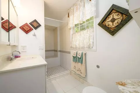 Bath - 1682 Argonne Dr, Morrow, GA 30260 photo 1 of 3