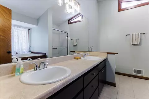 Bath - 2841 Pine Cone Ln, Duluth, GA 30096 photo 2 of 5