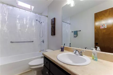 Bath - 2841 Pine Cone Ln, Duluth, GA 30096 photo 4 of 5