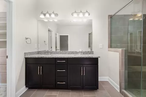 Bath - 4190 Morrison Way #14, Chamblee, GA 30341 photo 5 of 7