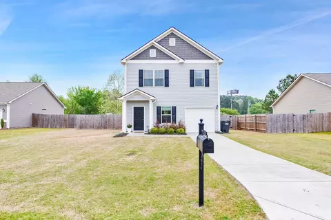 105 Colonial Dr, Calhoun, GA 30701
