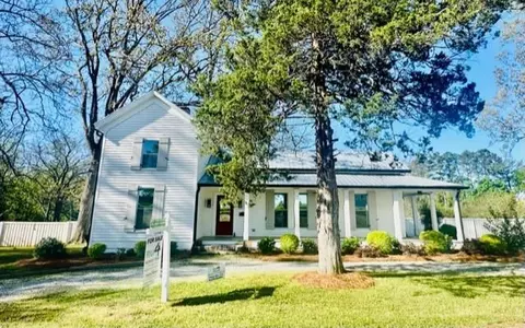 76 Railroad St, Pendergrass, GA 30567
