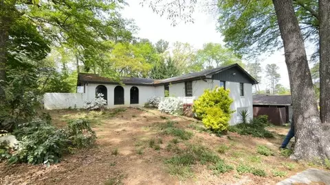637 N Kingsley Dr, Lithia Springs, GA 30122