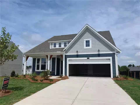 512 Crystal Lake Pkwy, Hoschton, GA 30548