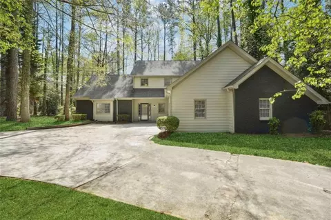 536 Mosswood Shls, Stone Mountain, GA 30087