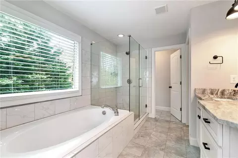 Bath - 7920 Willow Pt, Gainesville, GA 30506 photo 3 of 5