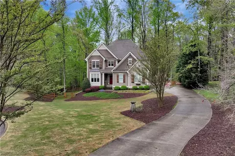 Exterior - 7920 Willow Pt, Gainesville, GA 30506 photo 2 of 23