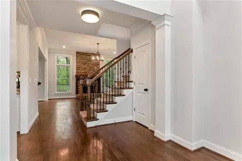 Entry Way - 7920 Willow Pt, Gainesville, GA 30506 photo 4 of 7