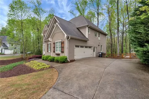 Exterior - 7920 Willow Pt, Gainesville, GA 30506 photo 7 of 23