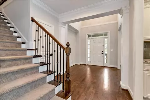 Entry Way - 7920 Willow Pt, Gainesville, GA 30506 photo 2 of 7