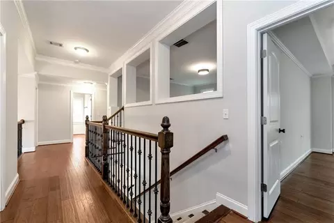 Entry Way - 7920 Willow Pt, Gainesville, GA 30506 photo 6 of 7