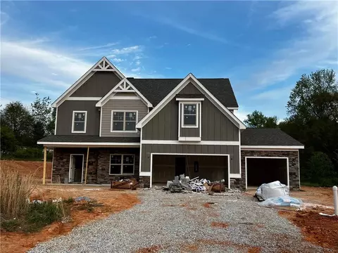 639 Rocky Springs Dr, Jefferson, GA 30549