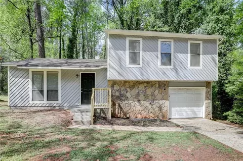 3922 W Wood Path, Stone Mountain, GA 30083