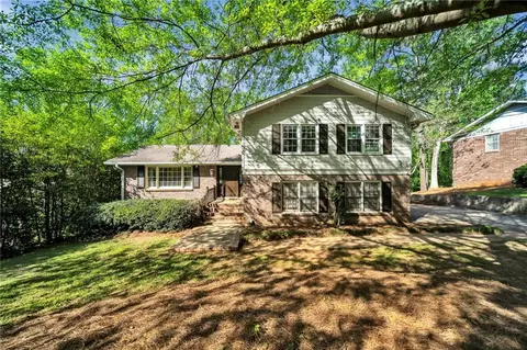 889 Bradford Ct SW, Lilburn, GA 30047