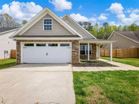 621 Trojan Ln, Alto, GA 30510