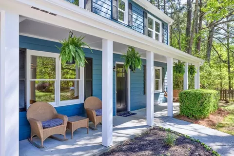 125 Fox Hole Ct, Loganville, GA 30052