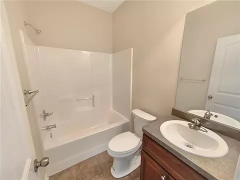 Bath - 1415 Turnbridge Walk, Hampton, GA 30228 photo 3 of 3