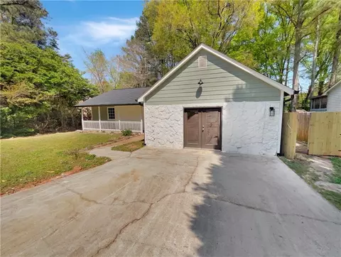 9238 River Chase Way, Jonesboro, GA 30238