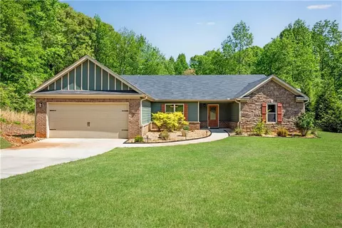 527 Lena Dr, Hoschton, GA 30548