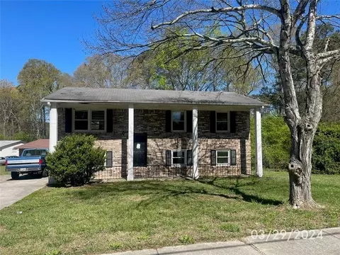 2859 Carriage Ln, Atlanta, GA 30349