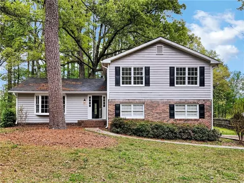 811 Covered Bridge Way, Fayetteville, GA 30214