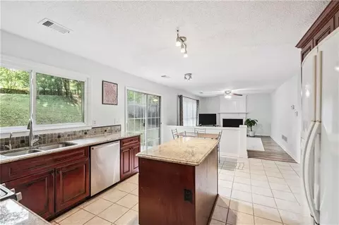 Kitchen - 10880 Glenbarr Dr, Duluth, GA 30097 photo 4 of 4