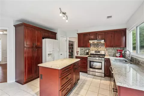 Kitchen - 10880 Glenbarr Dr, Duluth, GA 30097 photo 1 of 4