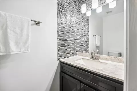 Bath - 10880 Glenbarr Dr, Duluth, GA 30097 photo 1 of 4