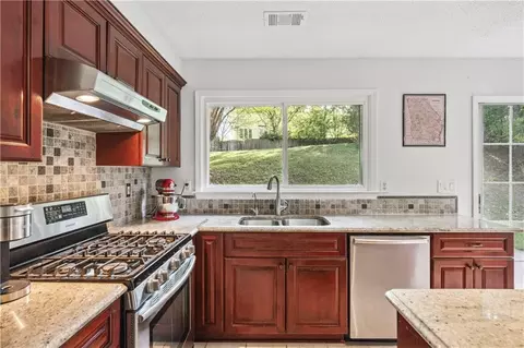 Kitchen - 10880 Glenbarr Dr, Duluth, GA 30097 photo 3 of 4
