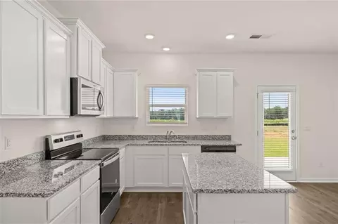 Kitchen - 212 Harrow Dr, Perry, GA 31069 photo 3 of 6