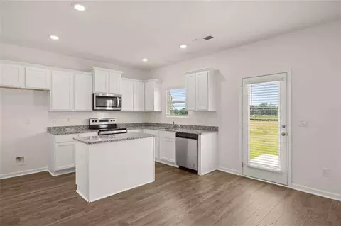 Kitchen - 212 Harrow Dr, Perry, GA 31069 photo 2 of 6