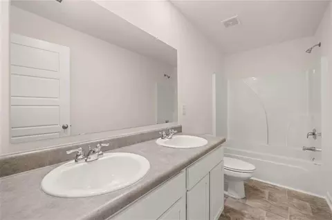 Bath - 212 Harrow Dr, Perry, GA 31069 photo 6 of 6