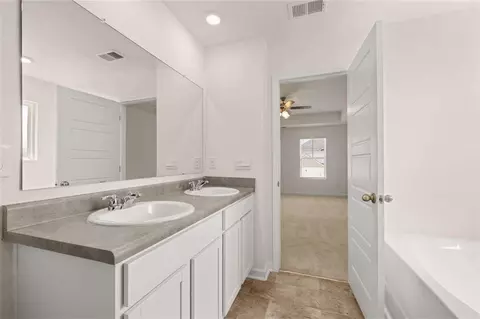 Bath - 212 Harrow Dr, Perry, GA 31069 photo 1 of 6