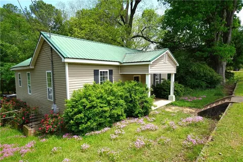 152 S College St, Hamilton, GA 31811