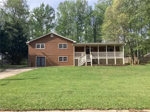 1896 Poinsetta Dr, Acworth, GA 30102