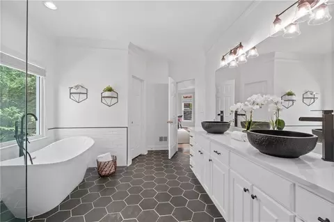 Bath - 540 E Shore Dr, Canton, GA 30114 photo 4 of 7