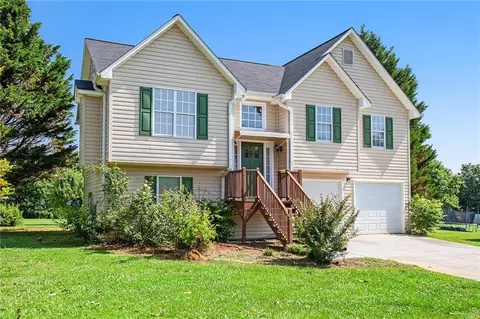 58 Auburn Dr SW, Cartersville, GA 30120