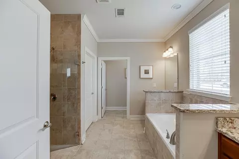 Bath - 317 Townsend St, Grayson, GA 30017 photo 2 of 5