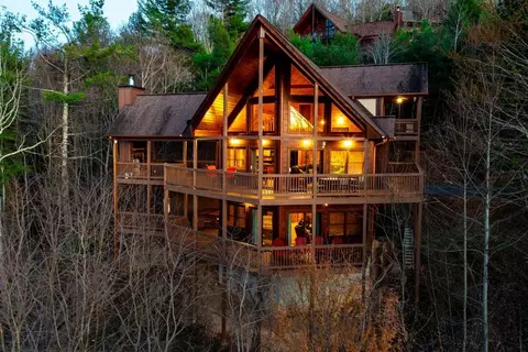 132 Mahoosec Trl, Mineral Bluff, GA 30559