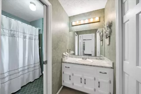 Bath - 88 Wynn Dr, Hampton, GA 30228 photo 1 of 4