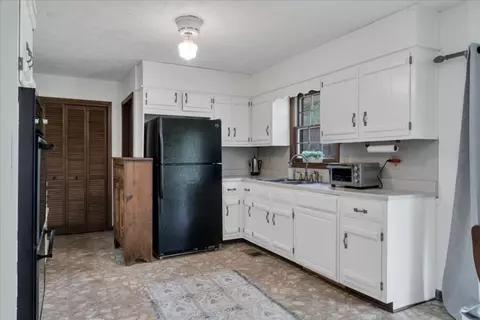 Kitchen - 88 Wynn Dr, Hampton, GA 30228 photo 2 of 5