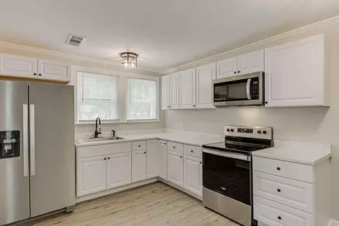 Kitchen - 344 Falls Rd, Toccoa, GA 30577 photo 3 of 5