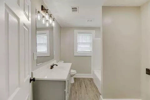 Bath - 344 Falls Rd, Toccoa, GA 30577 photo 2 of 2