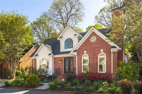 2813 Livsey Oaks Dr, Tucker, GA 30084